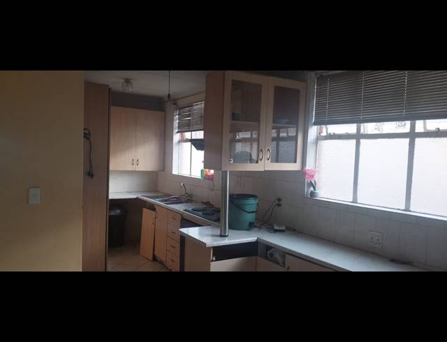 3 BEDROOM FLAT FOR SALE IN PRETORIA WEST